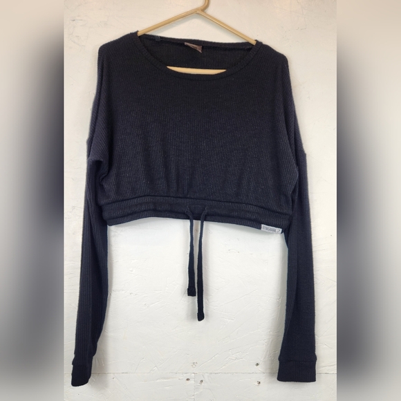 Gymshark Tops - Gymshark Cropped‎ Pullover Top Women’s Size Large Ribbed Long Sleeves Black